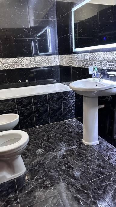 Super House Blloku - 3 Rooms Tiranë Luaran gambar